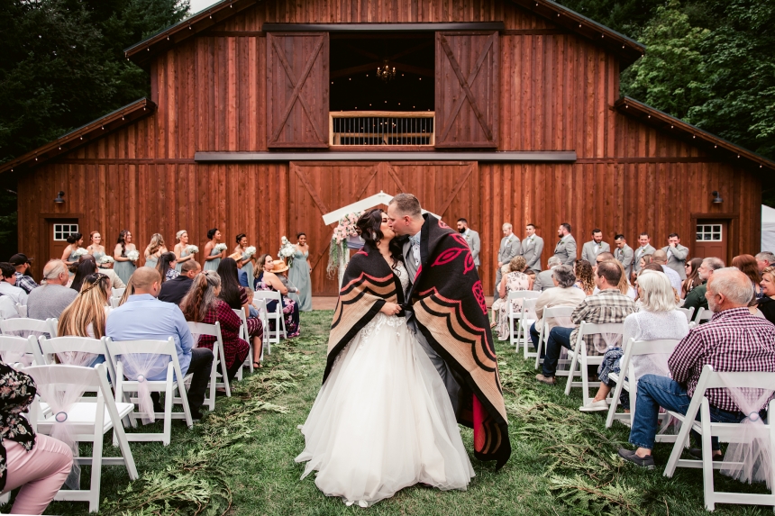 barn on hemenway winlock wedding photography