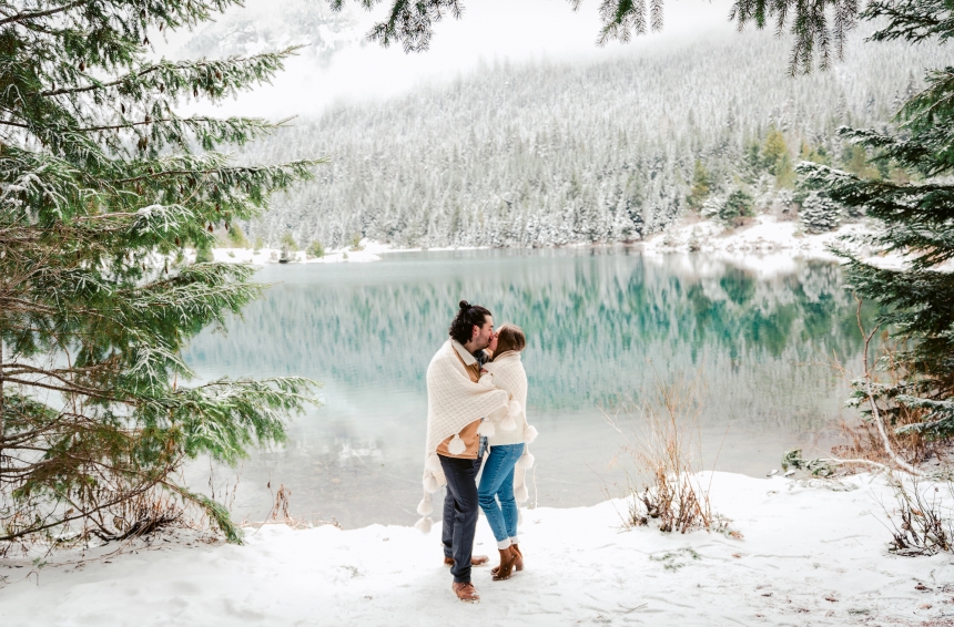 snoqualmie engagement photographer