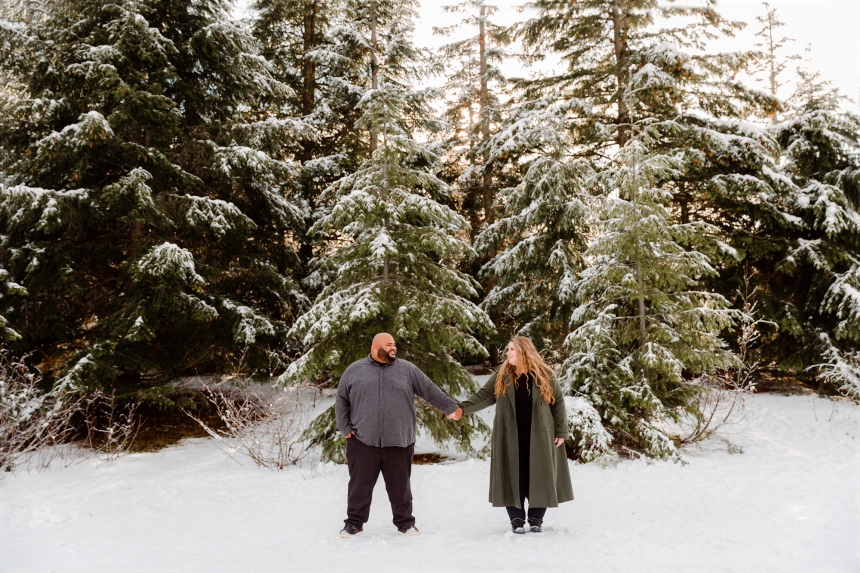 snoqualmie pass photographer engagement