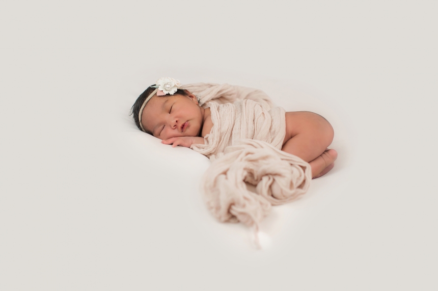 lynnwood newborn baby photographer